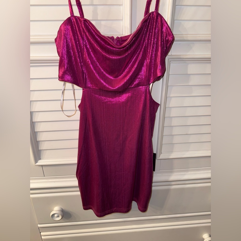 Lulus Stay Sassy Metallic Magenta Cutout Bodycon Mini Dress Small NWT fuchsia - Picture 4 of 7